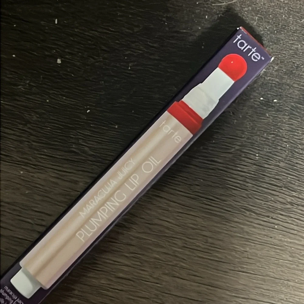 🌙♣️Tarte Cherry Plumping Lip Oil